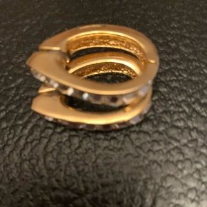 Gold color earrings with diamonds clip on